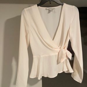 Cute long sleeve top with bow